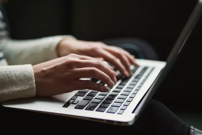 Knowledge-centered service: writing solutions once
